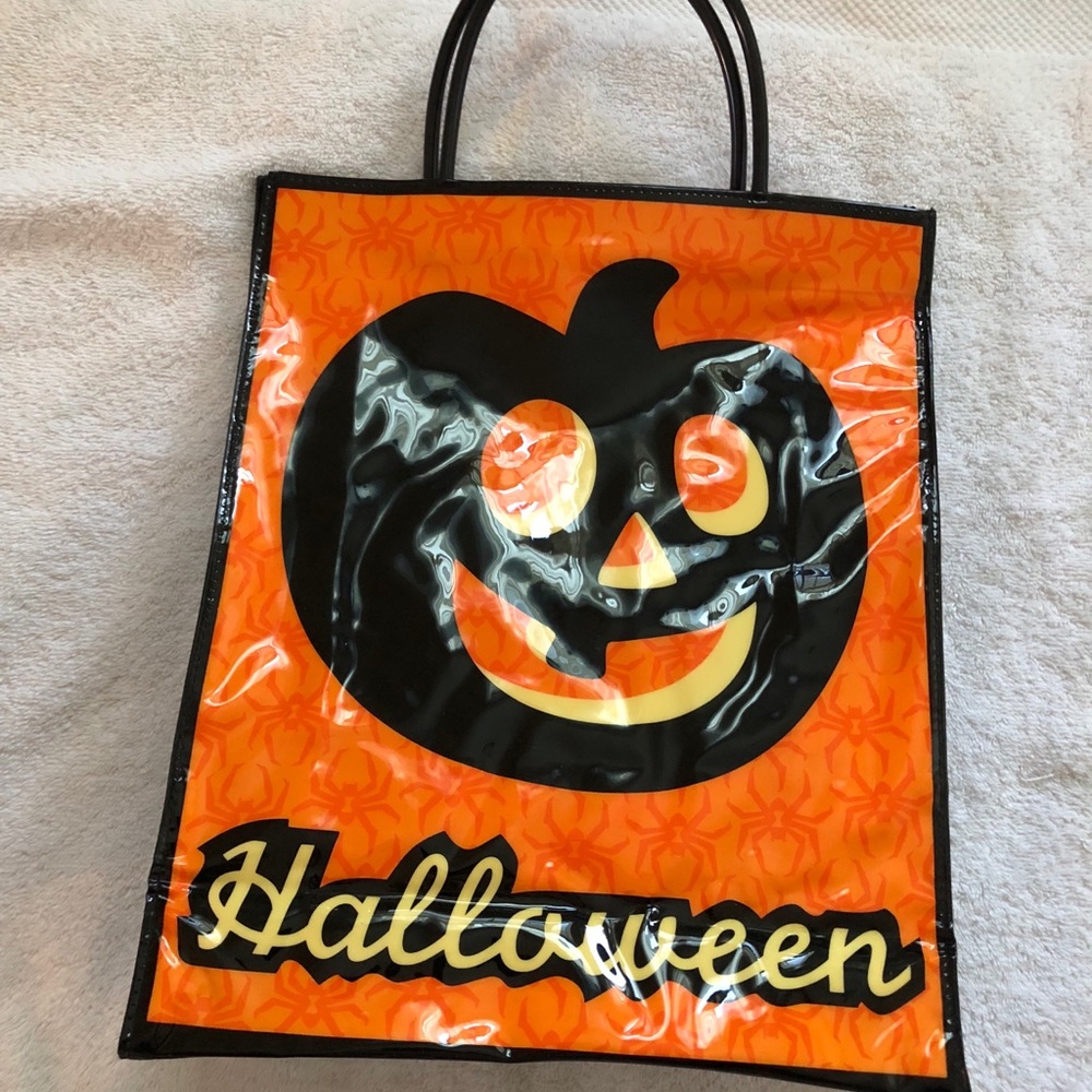 5 for $25–NWOT VINYL HALLOWEEN TOTE BAGS